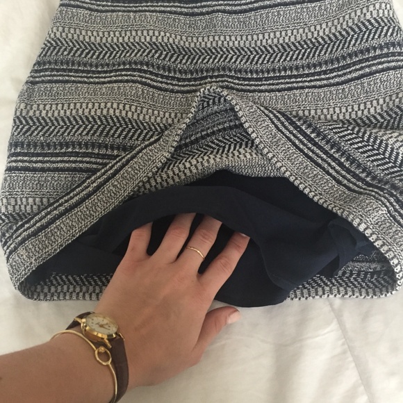 Banana Republic Blue and White Woven Skirt - Picture 2 of 5